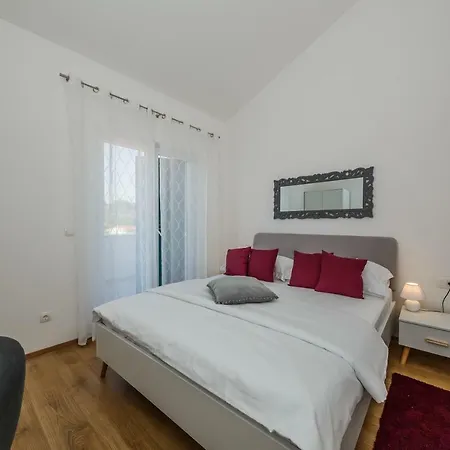 Appartement Milena-with A Pool *