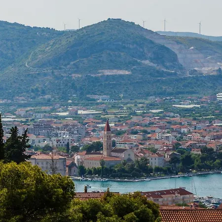 Milena-with A Pool Appartement Trogir