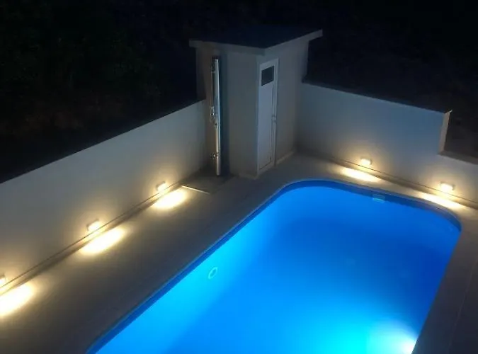 Milena-with A Pool Apartament