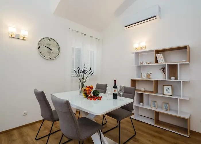 Milena-with A Pool Apartament Trogir