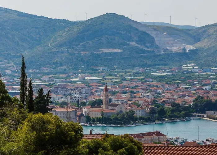 Milena-with A Pool Appartement Trogir