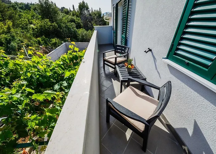 Milena-with A Pool Apartament *