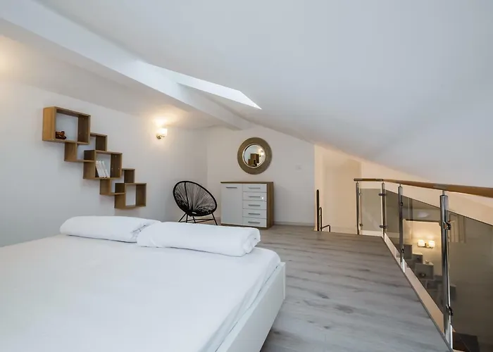 Milena-with A Pool Apartament *