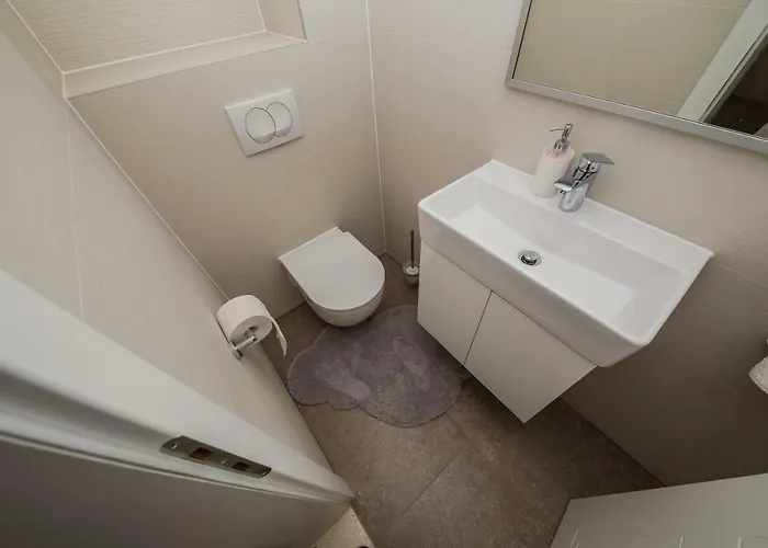 Milena-with A Pool Apartament *