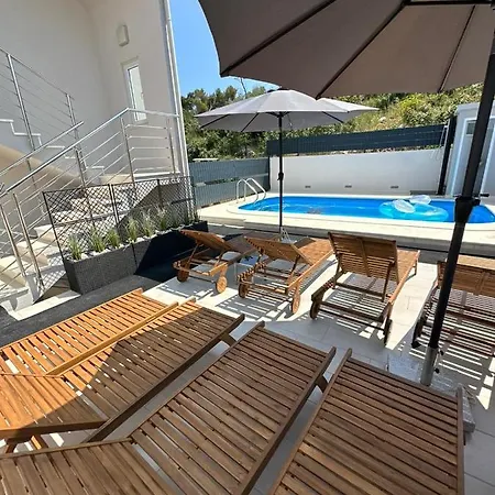 Milena-with A Pool Appartement Trogir