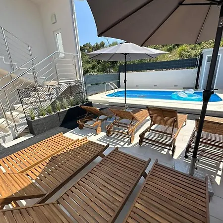 Апартаменти Milena-with A Pool