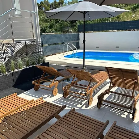 Milena-with A Pool Апартаменти
