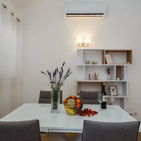 Milena-with A Pool Apartman Trogir