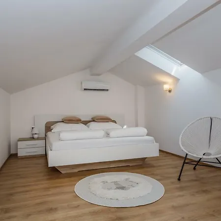 Milena-with A Pool Трогир