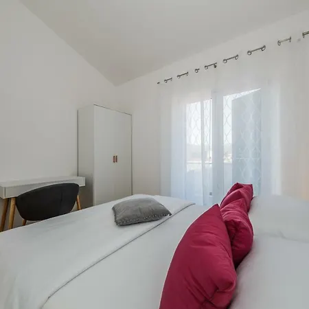 Milena-with A Pool Διαμέρισμα Τρογκίρ