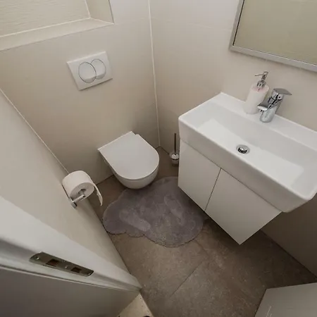 Milena-with A Pool شقة *