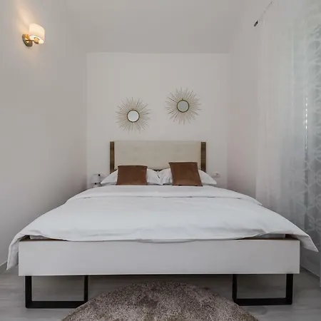 Milena-with A Pool Apartment *