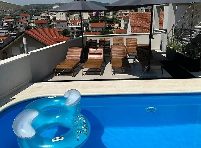 Milena-with A Pool Трогир