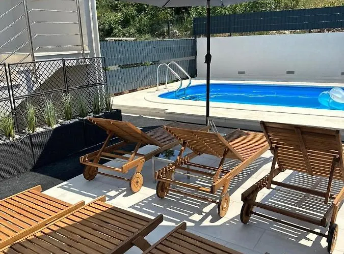 Milena-with A Pool Апартаменты