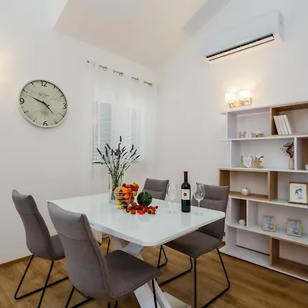 Milena-with A Pool Apartament Trogir