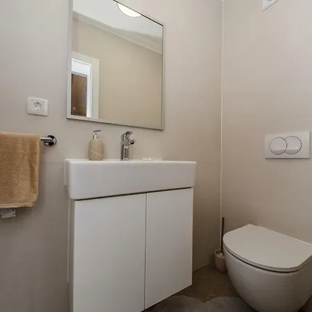 Milena-with A Pool Apartament *