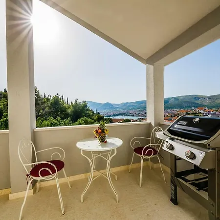 Milena-with A Pool Apartament *