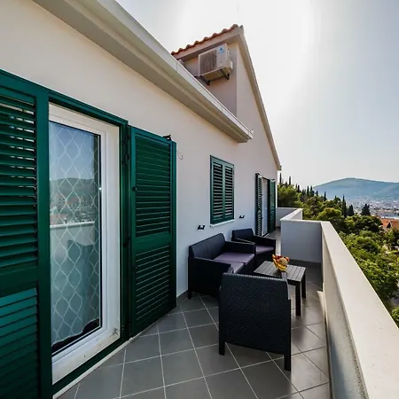 Milena-with A Pool Apartament *