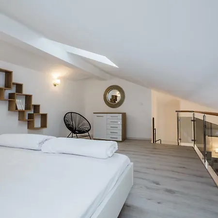 Milena-with A Pool Apartament *